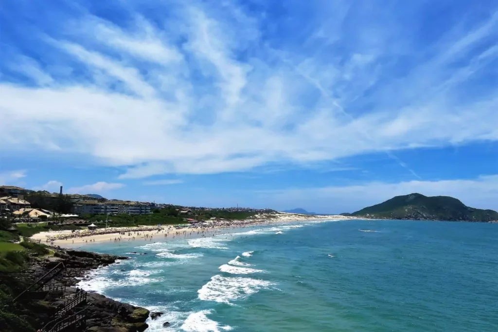 Conheça 7 percursos no Norte da ilha para você trilhar. Combine com seus amigos e faça trilhas curtindo as belezas de Florianópolis