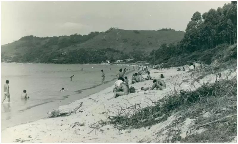 A praia de Jurerê tradicional é uma das praias mais famosas de Florianópolis, situada no Norte da Ilha de Santa Catarina. 