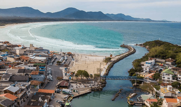 Conheça detalhes e curiosidades sobre praia da Barra da Lagoa, no leste da Ilha, uma das mais charmosas de Florianópolis