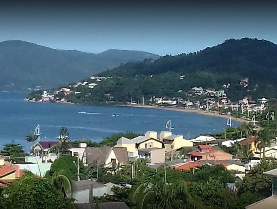 Localizada no extremo sul da Ilha de Santa Catarina, a praia da Ponta da Caiacanga é uma praia simples e pouco conhecida de Florianópolis. 